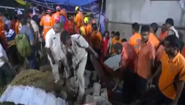 অন্ধ্র প্রদেশে মন্দিরের প্রাচীর ভেঙে নিহত আট